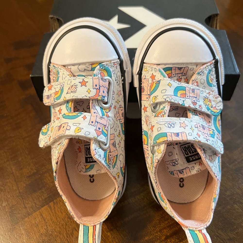 Converse size 6 toddler